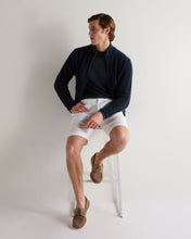 Load image into Gallery viewer, N.Peal Men's Covent Fine Gauge Cashmere Round Neck Jumper Indigo Blue
