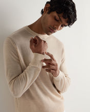 Load image into Gallery viewer, N.Peal Men's Covent Fine Gauge Cashmere Round Neck Jumper Sandstone Brown
