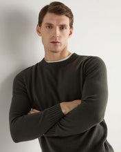 Load image into Gallery viewer, N.Peal Men's Shoreditch Round Neck Cashmere Jumper Arabica Khaki Green
