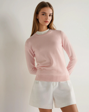Load image into Gallery viewer, N.Peal Women's Evie Classic Round Neck Cashmere Jumper Blossom Pink

