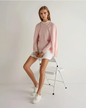 Load image into Gallery viewer, N.Peal Women's Evie Classic Round Neck Cashmere Jumper Blossom Pink
