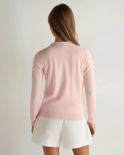 Load image into Gallery viewer, N.Peal Women's Evie Classic Round Neck Cashmere Jumper Blossom Pink
