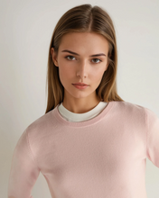Load image into Gallery viewer, N.Peal Women's Evie Classic Round Neck Cashmere Jumper Blossom Pink
