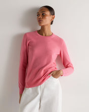 Load image into Gallery viewer, N.Peal Women's Evie Classic Round Neck Cashmere Jumper Camellia Pink
