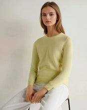 Load image into Gallery viewer, N.Peal Women's Evie Classic Round Neck Cashmere Jumper Granita Yellow
