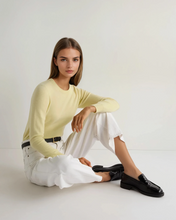 Load image into Gallery viewer, N.Peal Women's Evie Classic Round Neck Cashmere Jumper Granita Yellow
