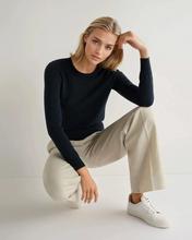 Load image into Gallery viewer, N.Peal Women's Evie Classic Round Neck Cashmere Jumper Indigo Blue

