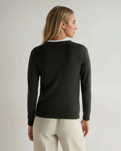 Load image into Gallery viewer, N.Peal Women's Phoebe V Neck Cashmere Jumper Arabica Khaki Green
