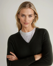 Load image into Gallery viewer, N.Peal Women's Phoebe V Neck Cashmere Jumper Arabica Khaki Green
