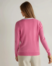 Load image into Gallery viewer, N.Peal Women's Phoebe V Neck Cashmere Jumper Camellia Pink
