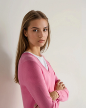 Load image into Gallery viewer, N.Peal Women's Phoebe V Neck Cashmere Jumper Camellia Pink
