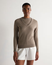 Load image into Gallery viewer, N.Peal Women's Phoebe V Neck Cashmere Jumper Vintage Khaki Green
