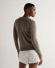 Load image into Gallery viewer, N.Peal Women's Phoebe V Neck Cashmere Jumper Vintage Khaki Green
