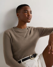 Load image into Gallery viewer, N.Peal Women's Phoebe V Neck Cashmere Jumper Vintage Khaki Green
