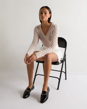 Load image into Gallery viewer, N.Peal Women's Frankie Cable V Neck Cashmere Jumper Dusk Pink
