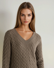 Load image into Gallery viewer, N.Peal Women's Frankie Cable V Neck Cashmere Jumper Vintage Khaki Green
