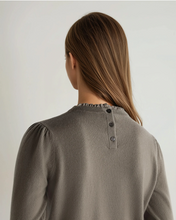 Load image into Gallery viewer, N.Peal Women's Woven Ruffle Cashmere Jumper Vintage Khaki Green
