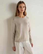 Load image into Gallery viewer, N.Peal Women's Hallie Round Neck Cashmere Jumper Pebble Grey
