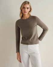 Load image into Gallery viewer, N.Peal Women's Hallie Round Neck Cashmere Jumper Vintage Khaki Green
