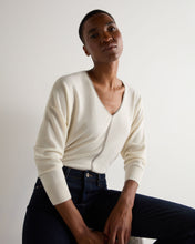 Load image into Gallery viewer, N.Peal Women's Metal Trim V Neck Cashmere Jumper New Ivory White
