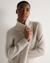 Load image into Gallery viewer, N.Peal Women's Abbey Cashmere Cardigan Pebble Grey
