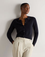 Load image into Gallery viewer, N.Peal Women's Chunky Crop Cashmere Cardigan Navy Blue
