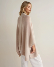 Load image into Gallery viewer, N.Peal Women's Mesh Stitch Cashmere Cape Ecru White Sparkle
