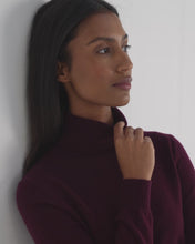 Load and play video in Gallery viewer, N.Peal Women's Luna Roll Neck Cashmere Jumper Bordeaux Red
