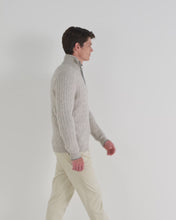 Load and play video in Gallery viewer, N.Peal Men's Albemarle Cable Half Zip Cashmere Jumper Nougat Brown Marl
