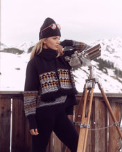 Load image into Gallery viewer, N.Peal Women&#39;s Intarsia Pattern Cashmere Scarf Navy Blue
