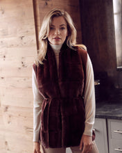 Load image into Gallery viewer, N.Peal Women&#39;s Fur Placket Milano Cashmere Gilet Mulled Wine Red

