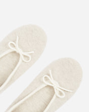 Load image into Gallery viewer, Contrast Trim Cashmere Slippers Ecru White + New Ivory White
