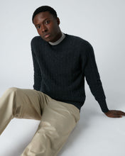 Load image into Gallery viewer, N.Peal Men&#39;s The Thames Cable Cashmere Jumper Dark Charcoal Grey
