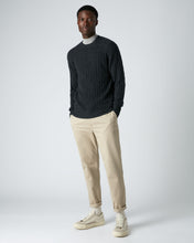 Load image into Gallery viewer, N.Peal Men&#39;s The Thames Cable Cashmere Jumper Dark Charcoal Grey
