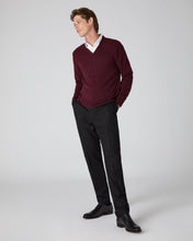 Load image into Gallery viewer, N.Peal Men&#39;s The Burlington V Neck Cashmere Jumper Mulled Wine Red
