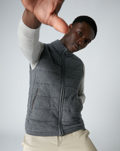 N.Peal Men's The Mall Quilted Cashmere Gilet Elephant Grey + Dark Charcoal Grey