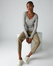 Load image into Gallery viewer, N.Peal Superfine V Neck Cashmere Sweater Fumo Grey

