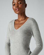 Load image into Gallery viewer, N.Peal Superfine V Neck Cashmere Sweater Fumo Grey
