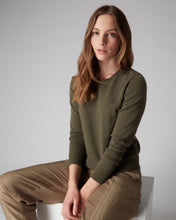 Load image into Gallery viewer, N.Peal Women&#39;s Round Neck Cashmere Jumper Dark Olive Green
