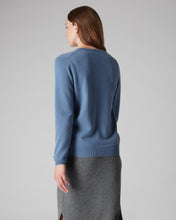 Load image into Gallery viewer, N.Peal Women&#39;s V Neck Cashmere Jumper Alpine Blue
