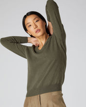 Load image into Gallery viewer, N.Peal Women&#39;s V Neck Cashmere Jumper Dark Olive Green

