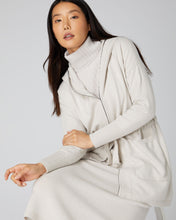 Load image into Gallery viewer, N.Peal Women&#39;s Metal Trim Hooded Cashmere Cardigan Snow Grey
