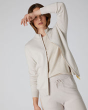 Load image into Gallery viewer, N.Peal Women&#39;s Stripe Sleeve Cashmere Jumper Snow Grey
