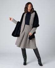 Load image into Gallery viewer, N.Peal Women&#39;s Cashmere Scarf With Fur Trim Navy Blue
