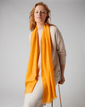 Load image into Gallery viewer, N.Peal Women's Pashmina Cashmere Stole Satsuma Orange
