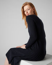 Load image into Gallery viewer, N.Peal Women&#39;s V Necked Cashmere Cardigan Navy Blue
