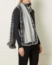Load image into Gallery viewer, Women&#39;s Cashmere Scarf With Fur Trim Fumo Grey
