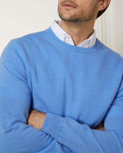 Load image into Gallery viewer, N.Peal Men&#39;s The Oxford Round Neck Cashmere Jumper Atlas Blue
